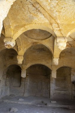 13. ve 15. yüzyıllar arasında inşa edildiği tahmin edilen Gumushane köyündeki Çakırkaya Manastırı 'nın 65 metre yüksekliğindeki oyması, Çakırkaya Manastırı tarafından kazanılacak..