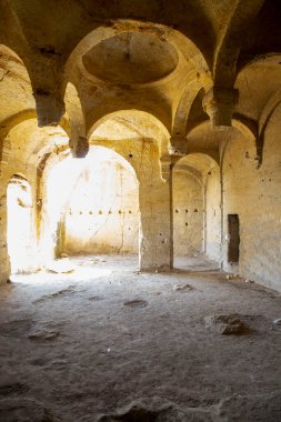 13. ve 15. yüzyıllar arasında inşa edildiği tahmin edilen Gumushane köyündeki Çakırkaya Manastırı 'nın 65 metre yüksekliğindeki oyması, Çakırkaya Manastırı tarafından kazanılacak..