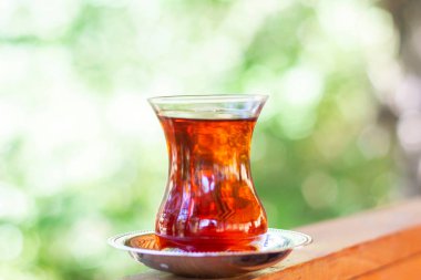Yeşil doğaya karşı Türk çayı