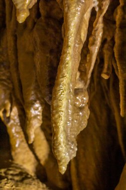 Cebeli köyünde, Torul kasaba, Gümüşhane şehir, Türkiye'de bulunan Karaca Mağarası iç görünümü