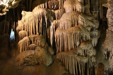 Gumushane, Türkiye - 29 Temmuz 2020: Karaca Mağarası, 147 milyon yıllık doğal oluşum, Doğanın Mucizesi, Torul Bölgesi.