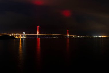 Osmangazi Köprüsü (İzmit Körfezi Köprüsü). İzmit, Kokael, Turkey. Hepsi bu. Türkiye 'nin en uzun köprüsü ve dünyanın en uzun dördüncü asma köprüsü, merkez açıklığının uzunluğuyla.