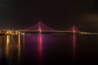 Osmangazi Köprüsü (İzmit Körfezi Köprüsü). İzmit, Kokael, Turkey. Hepsi bu. Türkiye 'nin en uzun köprüsü ve dünyanın en uzun dördüncü asma köprüsü, merkez açıklığının uzunluğuyla.