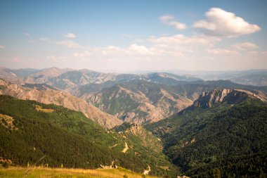 Karadeniz 'in Gumushane bölgesindeki Zigana dağ manzarası