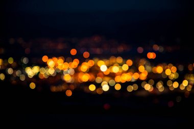 Gece şehir ışıklarında Bokeh etkisi