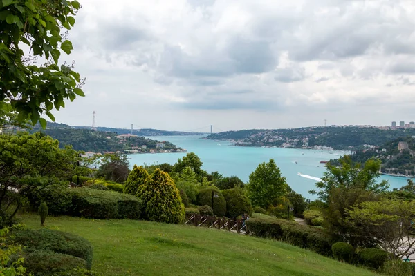 İSTANBUL, TURKEY, 18 Haziran 2021, Otagtepe 'den İstanbul Boğazı. İstanbul, Türkiye