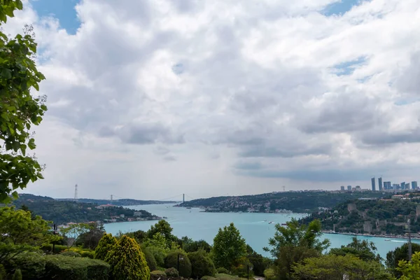 İSTANBUL, TURKEY, 18 Haziran 2021, Otagtepe 'den İstanbul Boğazı. İstanbul, Türkiye