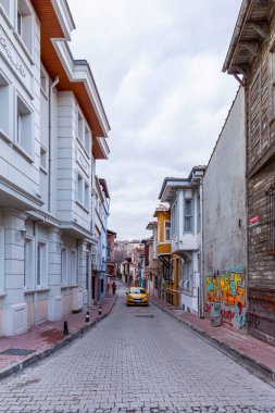 KADIRGA, İSTANBUL, TURKEY - 26 ARALIK 2020: Kadrga Bölgesindeki Tarihi Evler