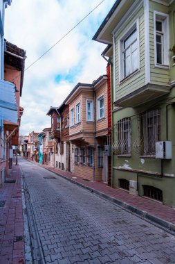 KADIRGA, İSTANBUL, TURKEY - 26 ARALIK 2020: Kadrga Bölgesindeki Tarihi Evler