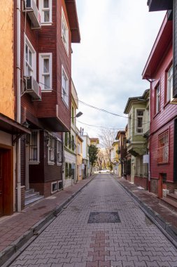 KADIRGA, İSTANBUL, TURKEY - 26 ARALIK 2020: Kadrga Bölgesindeki Tarihi Evler