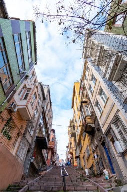 KADIRGA, İSTANBUL, TURKEY - 26 ARALIK 2020: Kadrga Bölgesindeki Tarihi Evler