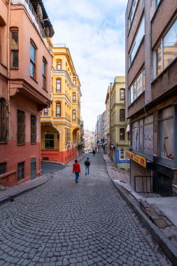 KADIRGA, İSTANBUL, TURKEY - 26 ARALIK 2020: Kadrga Bölgesindeki Tarihi Evler