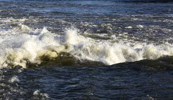 Épuisement Eau Sur Barrage Fluvial — Photo