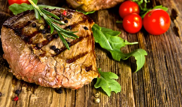 Grilled Beef Steak Wooden Platter — Stock Photo, Image