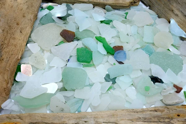 收集海玻璃的例子 — 图库照片