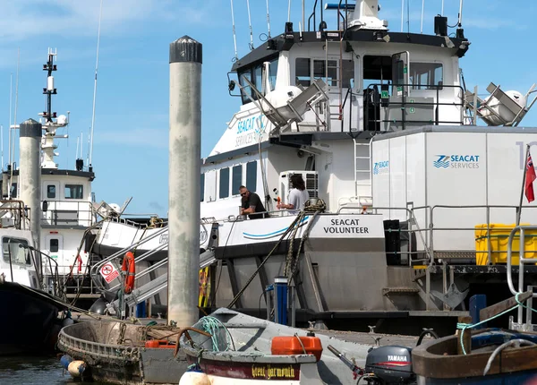 Crew Members Ocean Going Service Boat — Stock Photo, Image