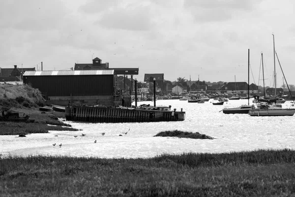 Barcos Amarrados Una Entrada Marea — Foto de Stock