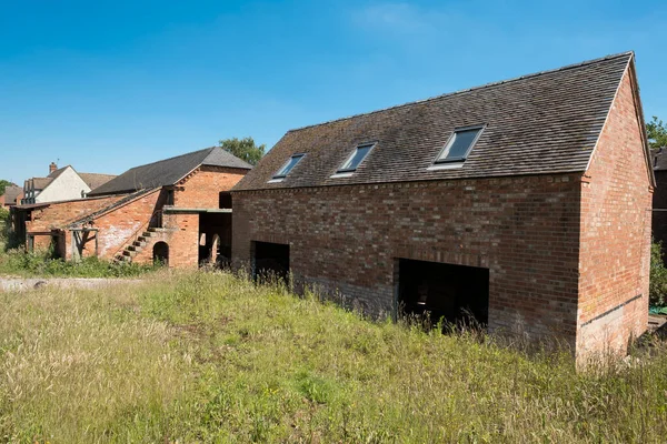 Stará Opuštěná Budova Farmy Připravená Přestavbu — Stock fotografie
