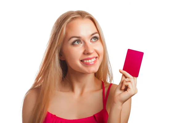  hediye kartları tutan genç kadın