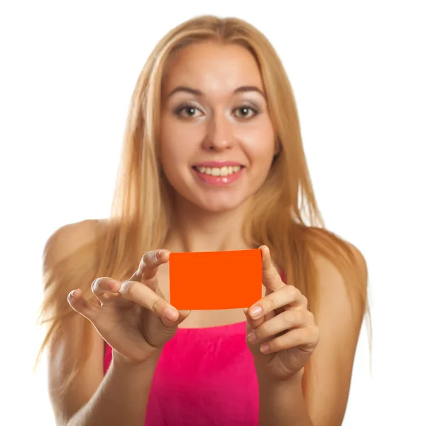 Młoda kobieta trzyma karty podarunkowe — Zdjęcie stockowe