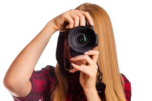 Attractive female photographer holding a professional camera - i — Stock Photo, Image