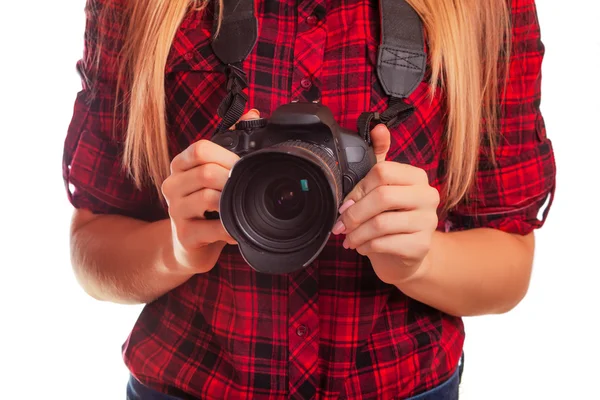 Fotógrafa feminina segurando uma câmera profissional - isolado em — Fotografia de Stock