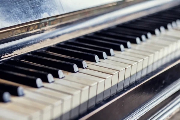 antika piyano tuşları