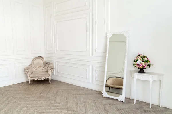 Appartement aristocratique intérieur dans un style classique — Photo