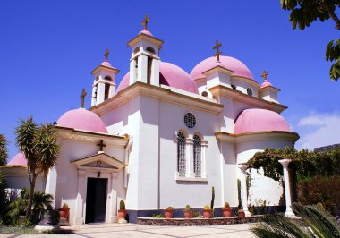 İsrail pembe kubbe ile Hıristiyan Kilisesi