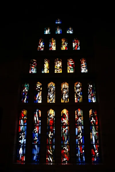 PRAGUE, CZECH REPUBLIC. 23 AUGUST 2014: Stained glass window in St. Vitus Cathedral — Stock Photo, Image