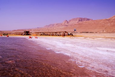 Ölü Deniz kıyı alan İsrail çölünde