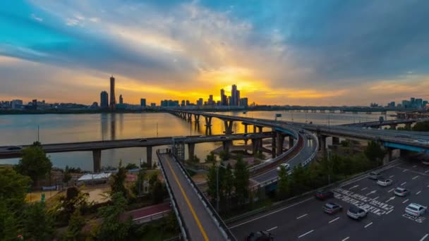 时光流逝 在韩国首尔 日落时分 丽都地区和汉江的交通景观最为壮观 — 图库视频影像