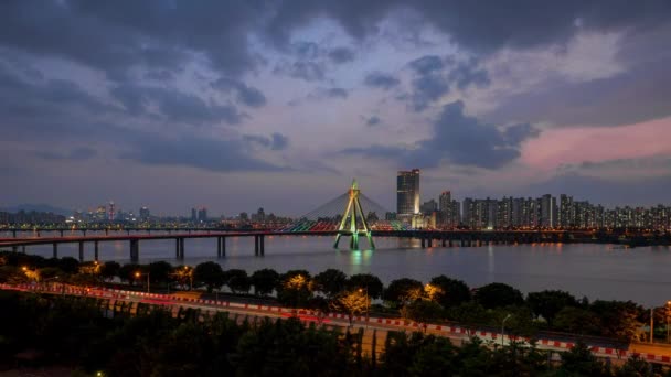 西尔市天线阵与南韩大桥的空中景观 黄昏时分天空的绚丽色彩 — 图库视频影像