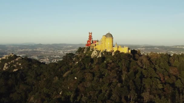 Aerial footage of colourful National Palace of Pena on sunset, Sintra, Portugal — стоковое видео