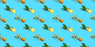 Cyan arka planda izole edilmiş kusursuz olgun ananas deseni. Üst Manzara. Egzotik tropikal meyve yaz konsepti. Pop sanat