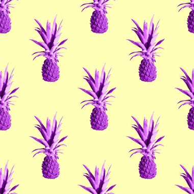 Sarı arka planda izole edilmiş kusursuz pembe ananas deseni. Egzotik tropikal meyve