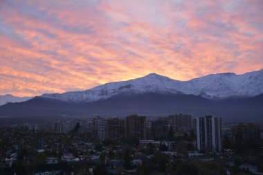 Şili'deki günbatımı bulutlar