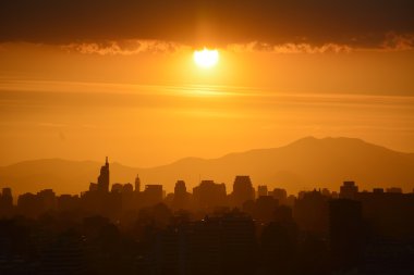 Şili'deki günbatımı bulutlar
