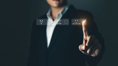 Kullanıcı çevrimiçi başvuruda hizmet deneyimine derecelendirme verir, Müşteri memnuniyet değerlendirmesi anket konsepti, Müşteri iş sıralamasında itibar sağlayacak hizmet kalitesini değerlendirebilir.