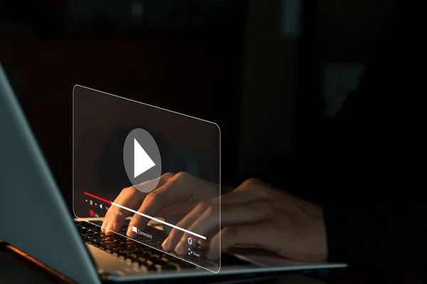 Menselijke Handen Gebruiken Morgens Laptops Online Streaming Bekijken Video Internet — Stockfoto