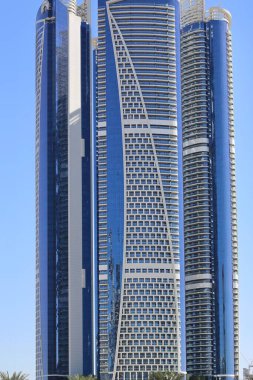 Gökdelenleri olan büyük bir şehrin güzel manzarası