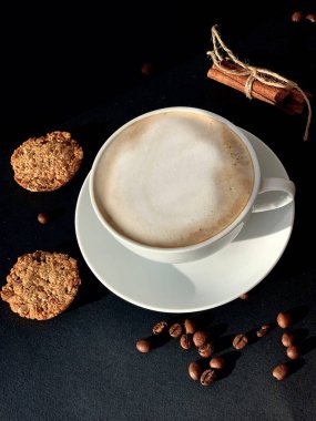 Sabah hayatı bir fincan kahve, tarçın ve kurabiyeyle geçer.