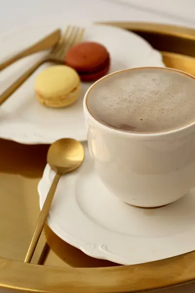 Una Tazza Caffè Con Latte Sullo Sfondo Una Colazione Base — Foto Stock