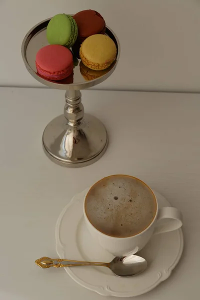 Una Tazza Caffè Con Latte Sullo Sfondo Una Colazione Base — Foto Stock