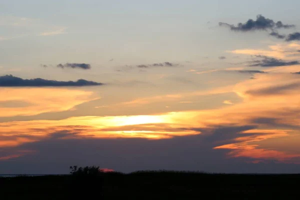 Sehr Schöner Rot Gelber Sonnenuntergang Himmel Und Meer — Stockfoto