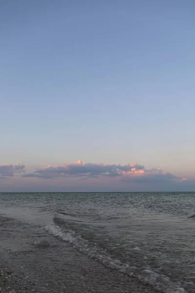 Παραλία Στο Ηλιοβασίλεμα Βράδυ Του Καλοκαιριού — Φωτογραφία Αρχείου
