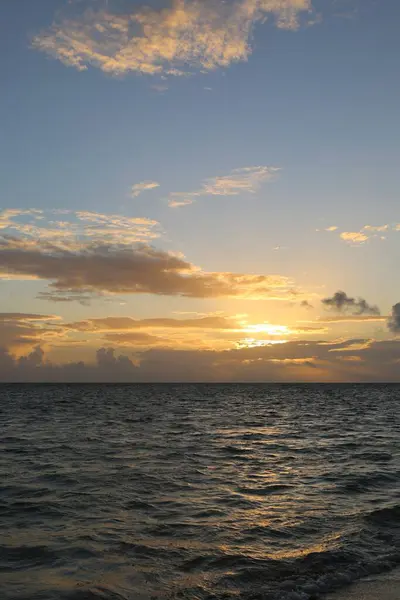 Желтый Закат Восход Солнца Пляже — стоковое фото
