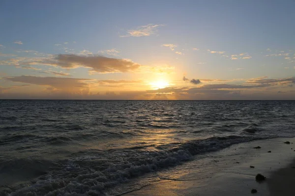 Желтый Закат Восход Солнца Пляже — стоковое фото