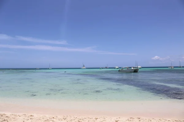 Praia Caribe Com Água Azul — Fotografia de Stock