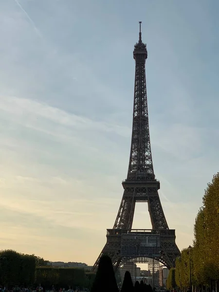 Eiffel Torony Kék Égen Városban — Stock Fotó